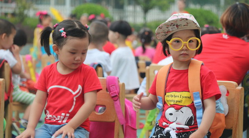 一位华裔妈妈把美国儿子送进中国公立幼儿园 好的教育竟