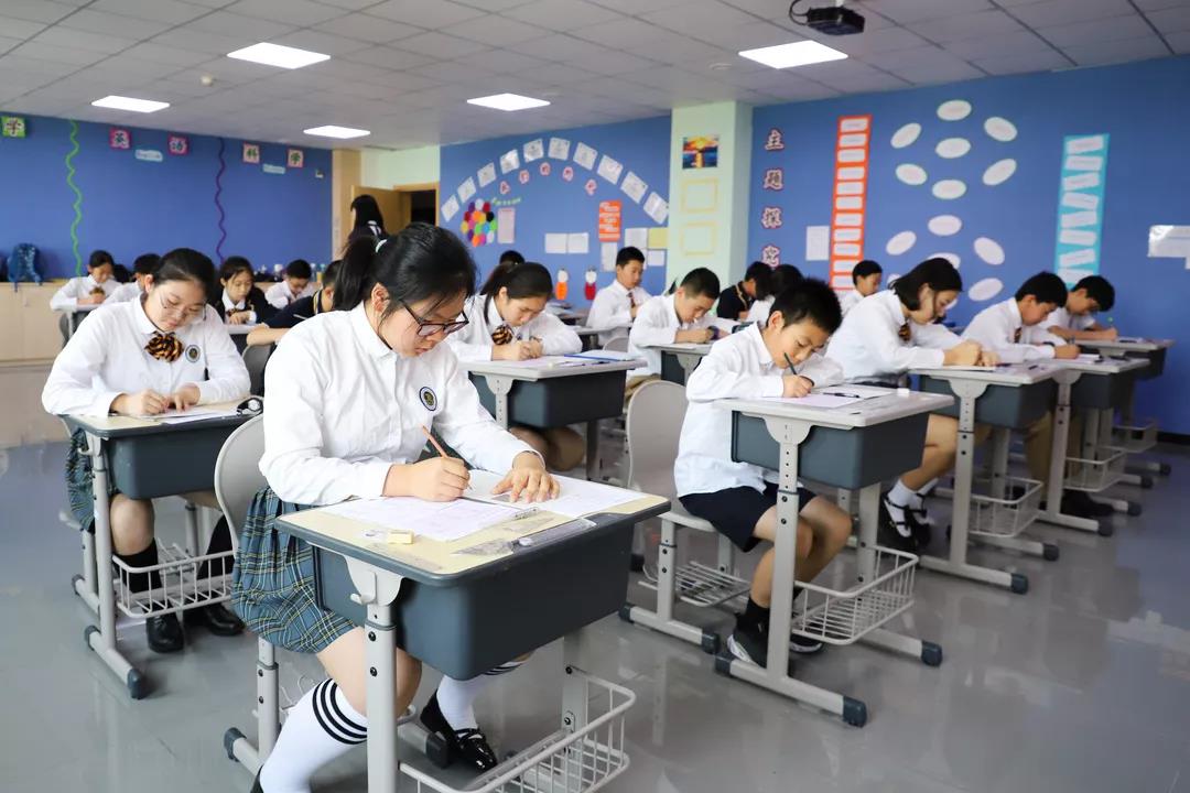 新府学外国语学校