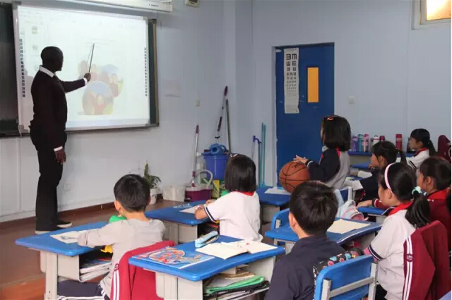 力迈外国语学校小学部举办家长开放日活动